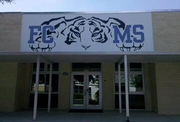 Fox Chapel Middle School front entrance